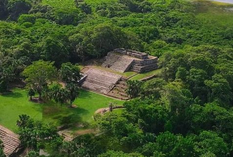 Mundo Maya Viajando en Tren zona arqueológica conocida como el Tigre