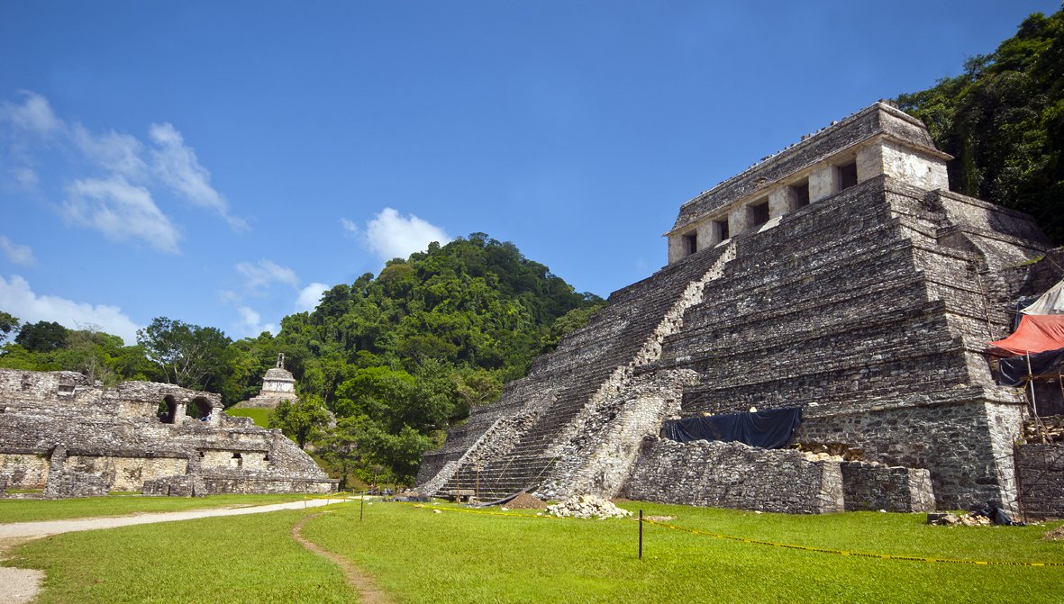 Mundo Maya Viajando en Tren: Templo de las inscripciones 